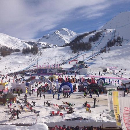 Nido Di Cloe Apartment Sestriere Bagian luar foto