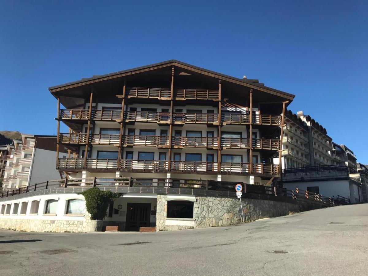 Nido Di Cloe Apartment Sestriere Bagian luar foto